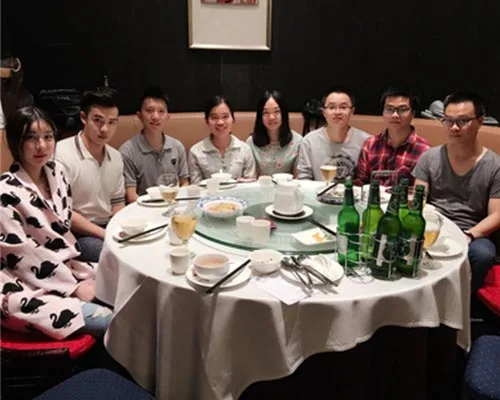 Team di vendita del produttore di borse Vancharli
