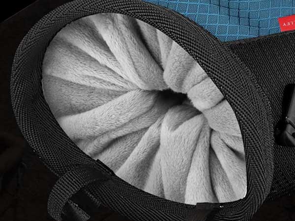 Chalk Bag With Dust-Control Closure System