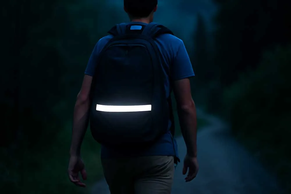 Cómo mejorar tu mochila para actividades al aire libre con elementos reflectantes de seguridad
