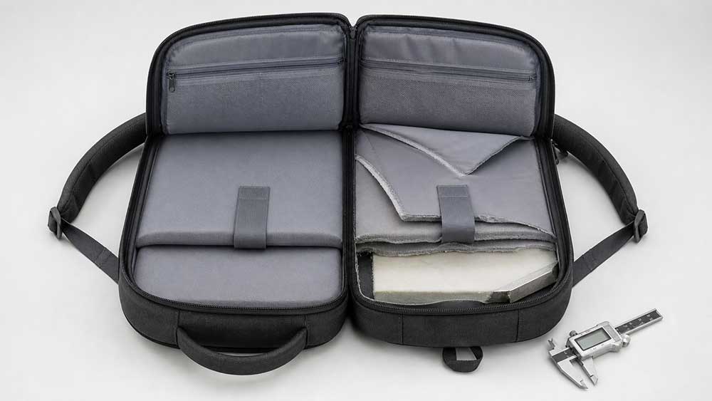 4. Mängel am Laptopfach und der Polsterung