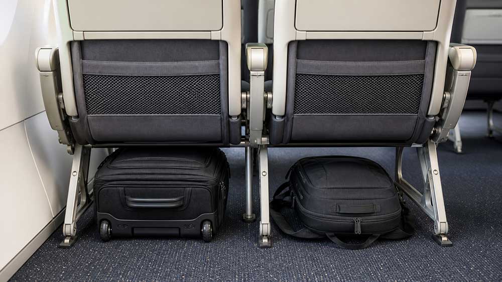 Rolling Laptop Bag vs Backpack: Which Is Better for Work Travel? 4 Carry-On and Underseat Considerations