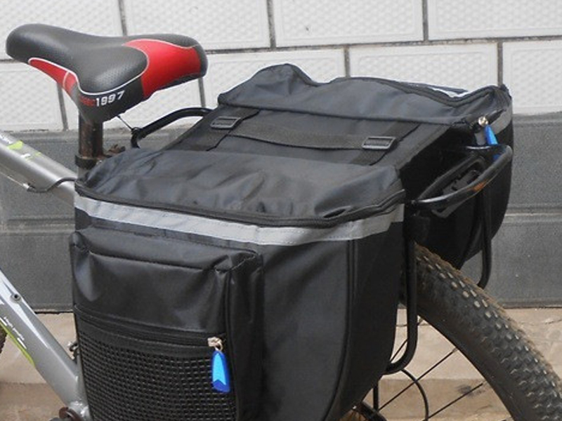 Bike Panniers 12 Carry the Load on the Bicycle on a bike pannier bag